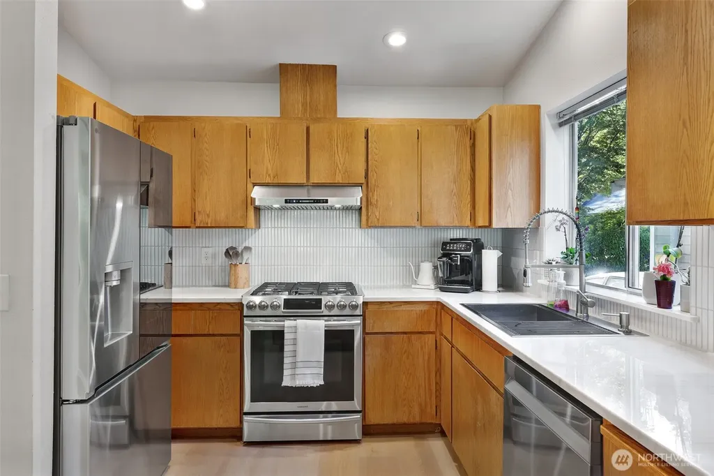 5126 S Garden Loop Road Seattle WA 98118