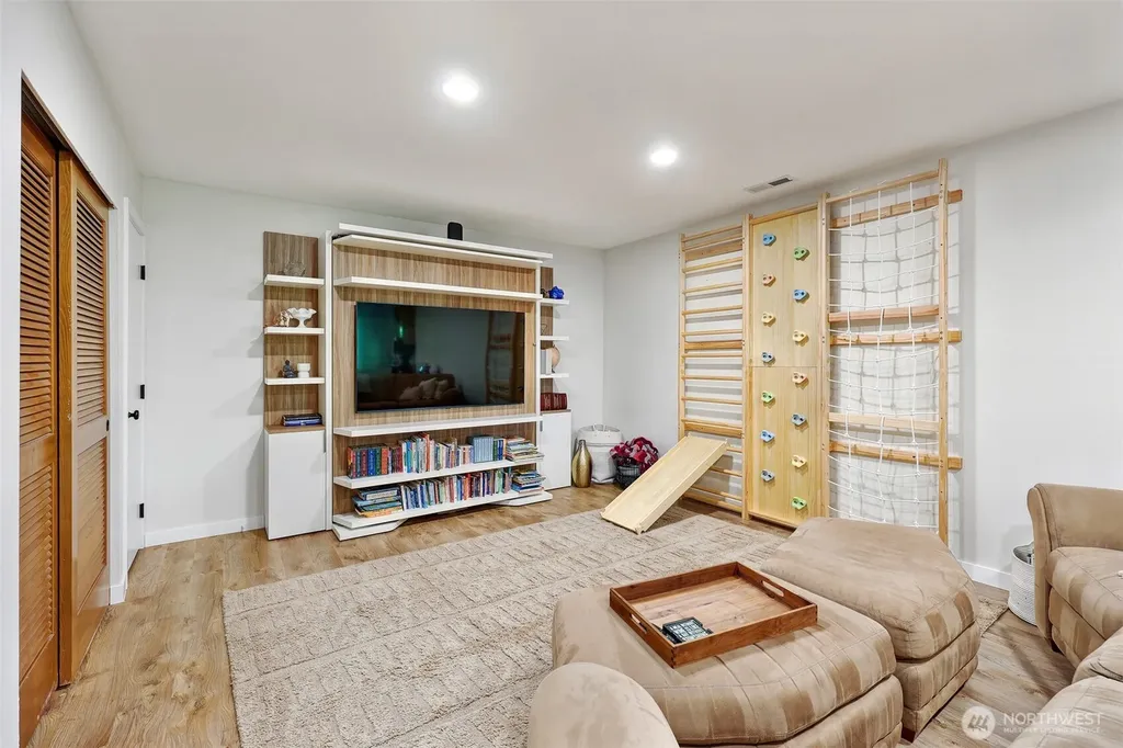 5126 S Garden Loop Road Seattle WA 98118
