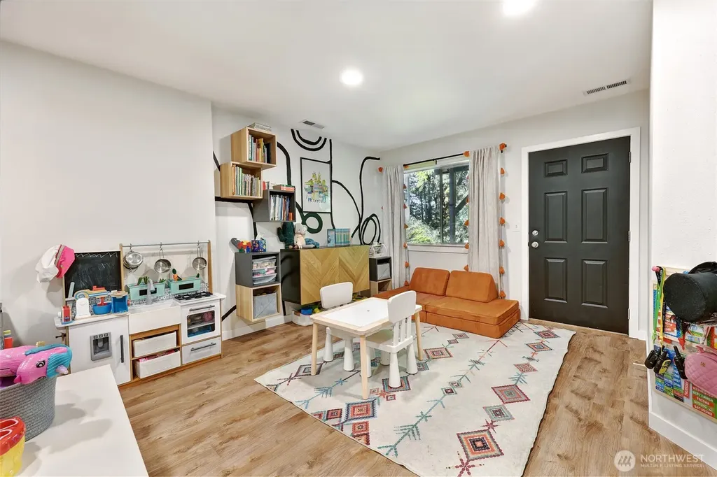 5126 S Garden Loop Road Seattle WA 98118