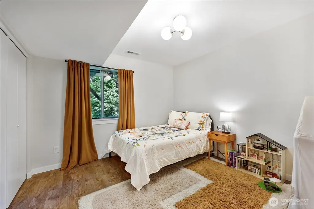 5126 S Garden Loop Road Seattle WA 98118