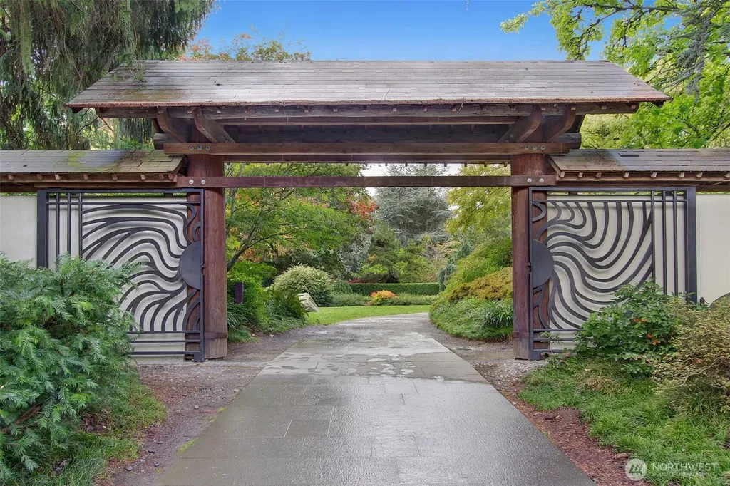 5126 S Garden Loop Road Seattle WA 98118