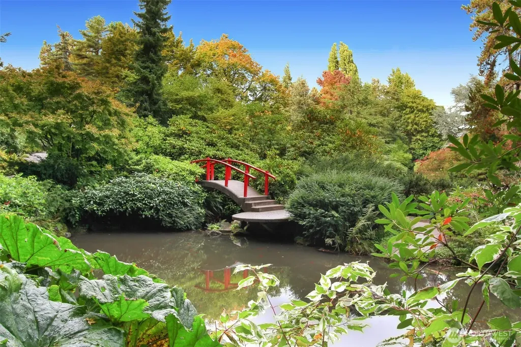 5126 S Garden Loop Road Seattle WA 98118