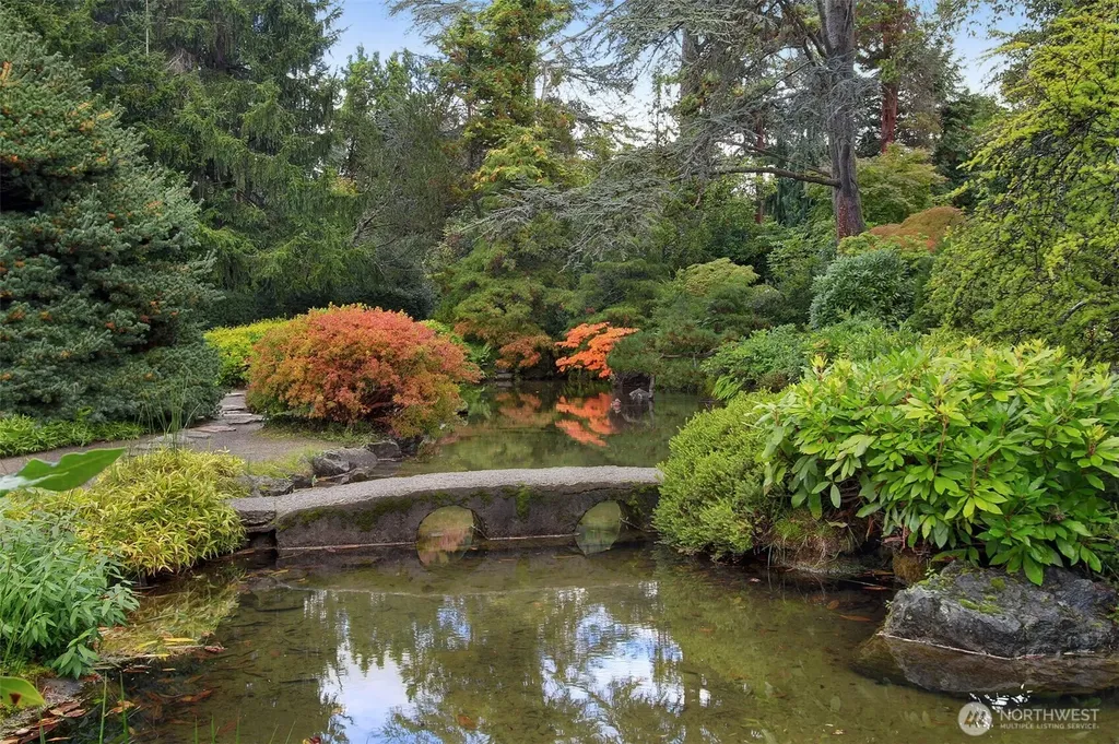 5126 S Garden Loop Road Seattle WA 98118