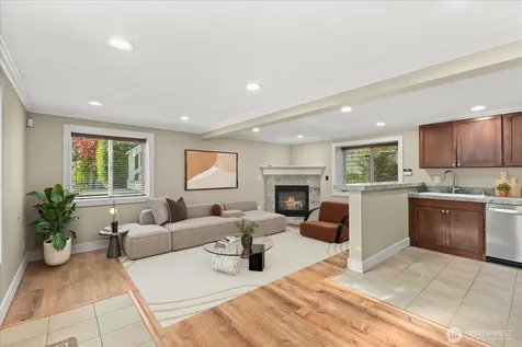 400 NE 50th Street Seattle WA 98105
