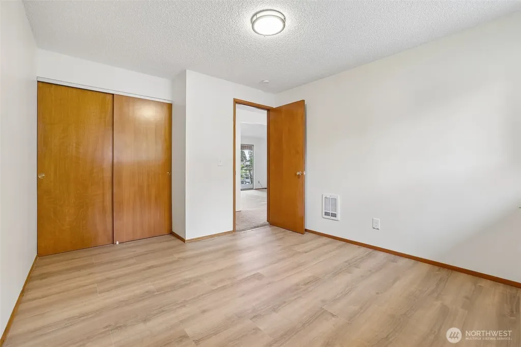 31430 W Lake Morton Drive SE Kent WA 98042