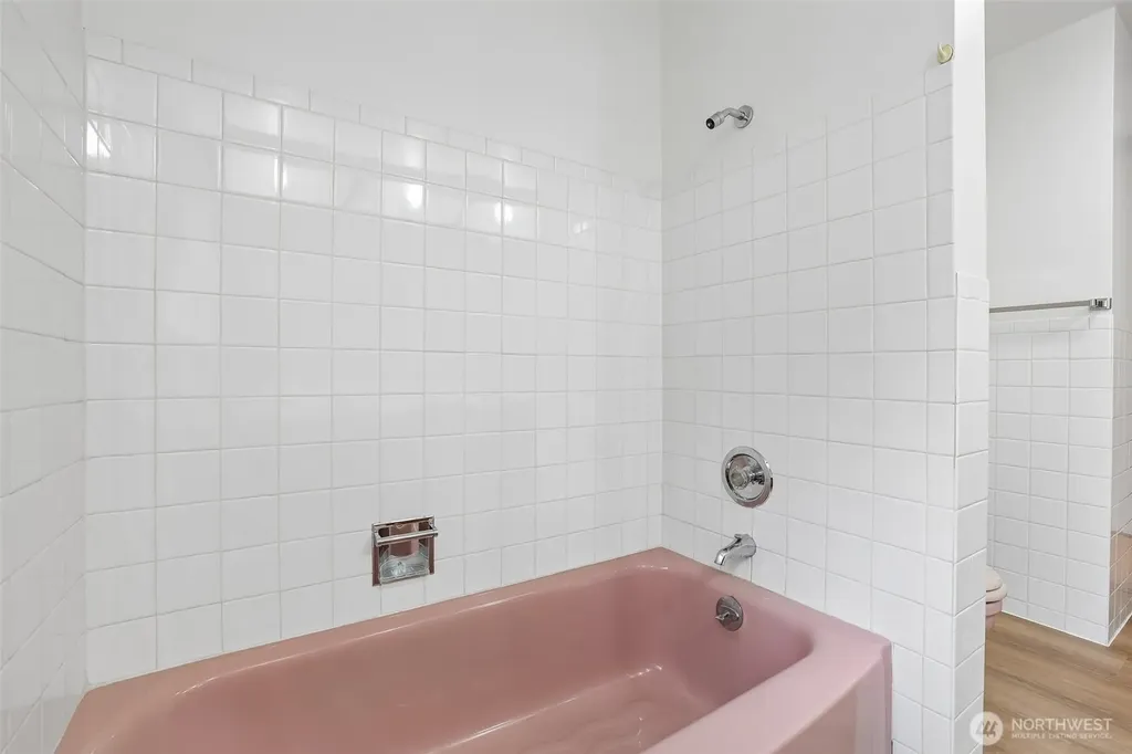 31430 W Lake Morton Drive SE Kent WA 98042