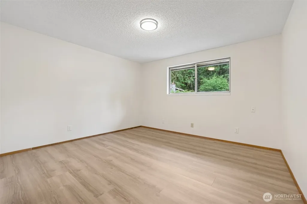 31430 W Lake Morton Drive SE Kent WA 98042