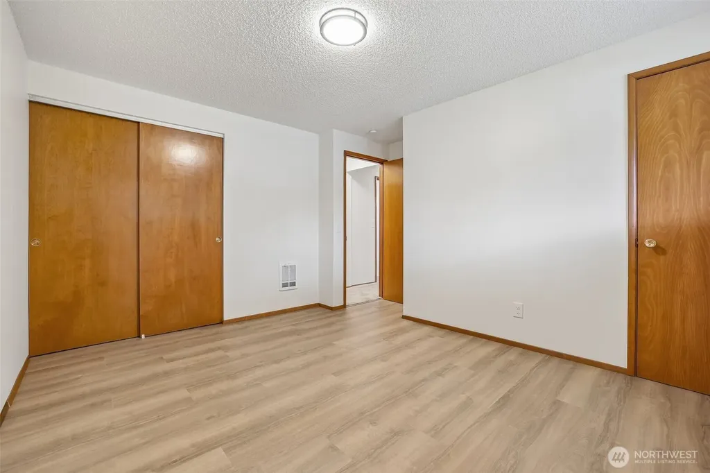 31430 W Lake Morton Drive SE Kent WA 98042
