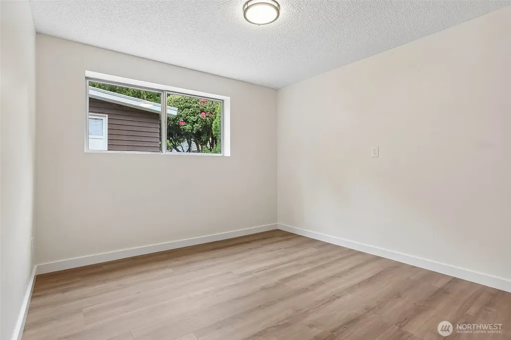 31430 W Lake Morton Drive SE Kent WA 98042