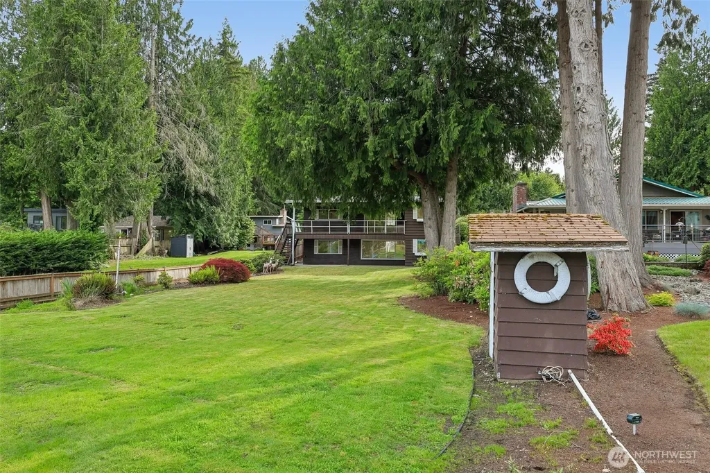 31430 W Lake Morton Drive SE Kent WA 98042
