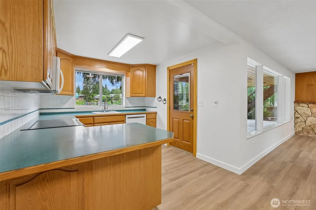 31430 W Lake Morton Drive SE Kent WA 98042