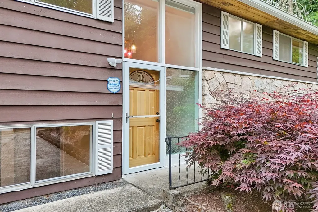 31430 W Lake Morton Drive SE Kent WA 98042