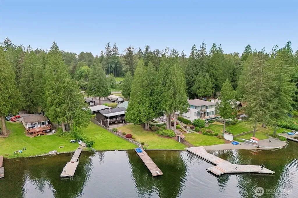 31430 W Lake Morton Drive SE Kent WA 98042