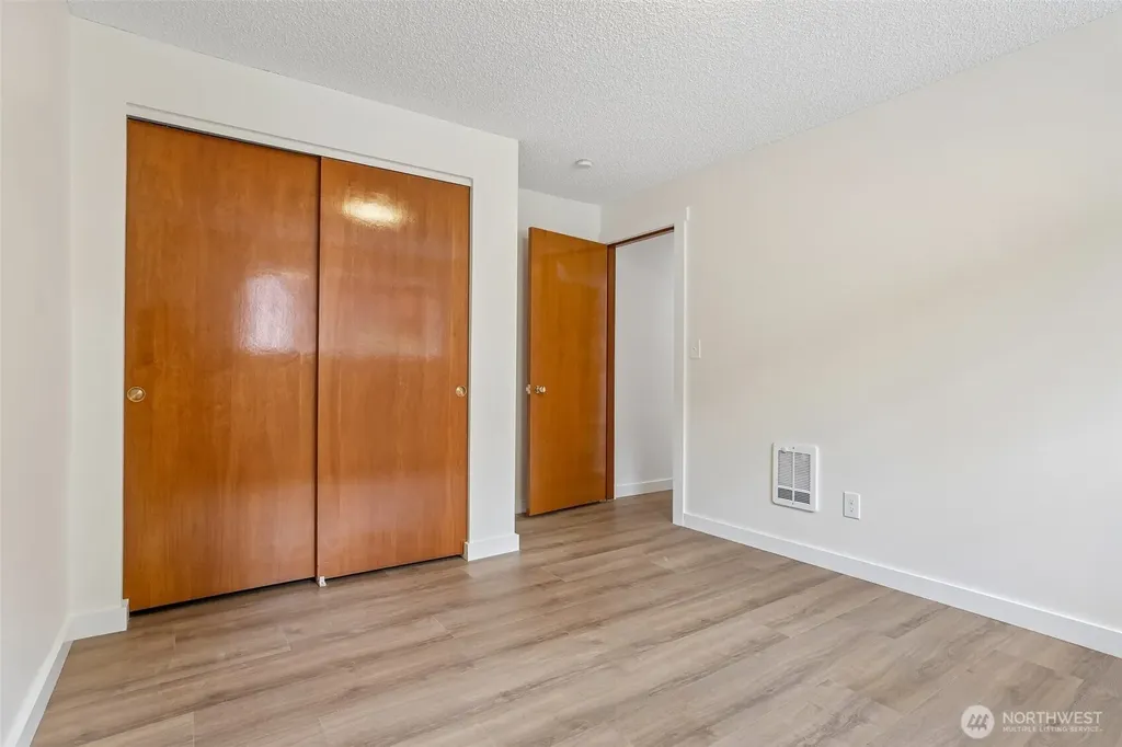 31430 W Lake Morton Drive SE Kent WA 98042