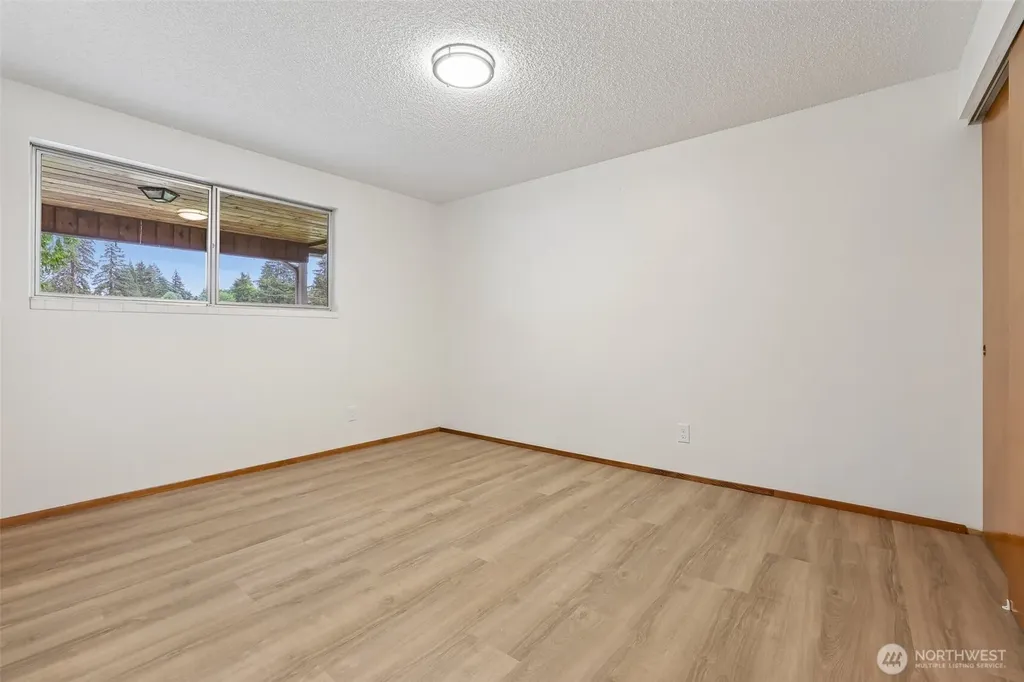 31430 W Lake Morton Drive SE Kent WA 98042