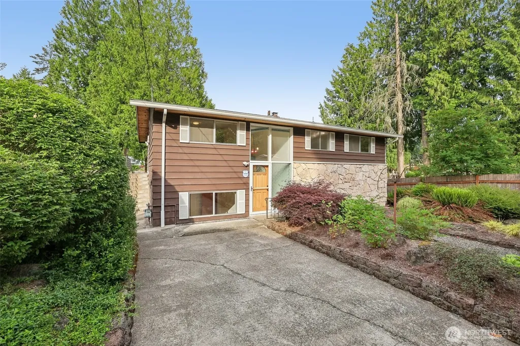 31430 W Lake Morton Drive SE Kent WA 98042