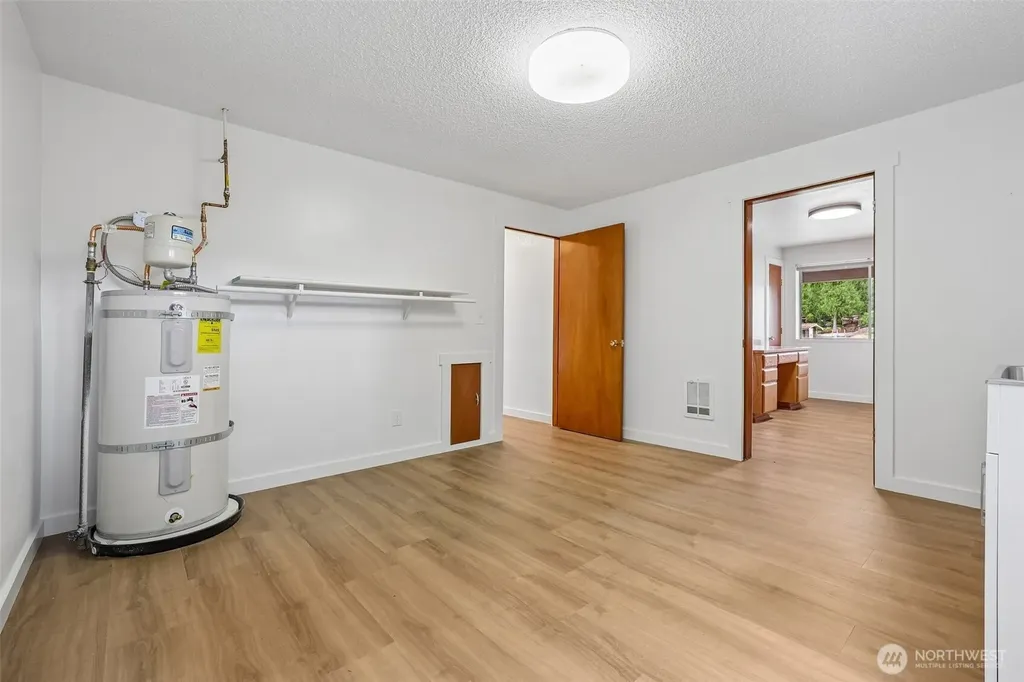 31430 W Lake Morton Drive SE Kent WA 98042