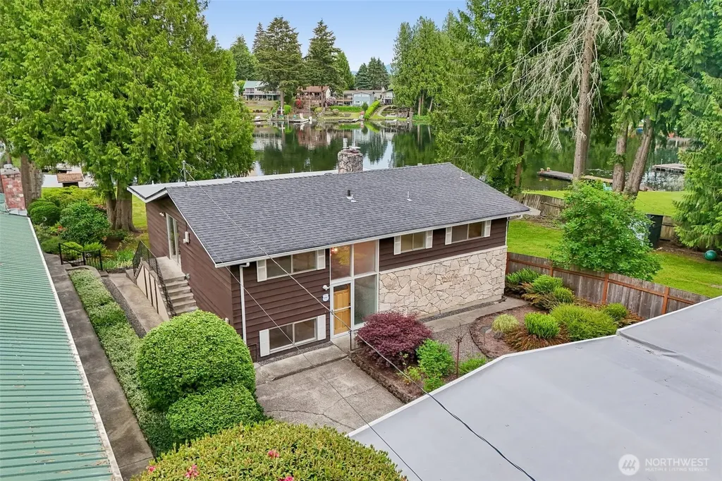 31430 W Lake Morton Drive SE Kent WA 98042