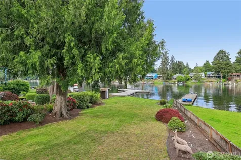 31430 W Lake Morton Drive SE Kent WA 98042
