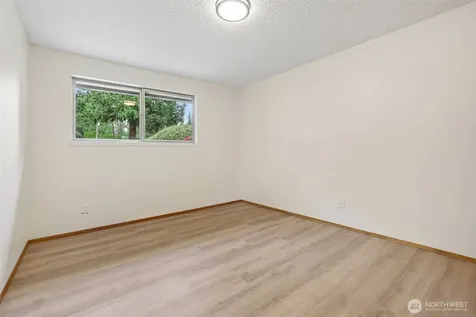 31430 W Lake Morton Drive SE Kent WA 98042