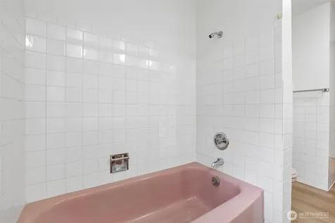 31430 W Lake Morton Drive SE Kent WA 98042