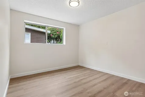 31430 W Lake Morton Drive SE Kent WA 98042