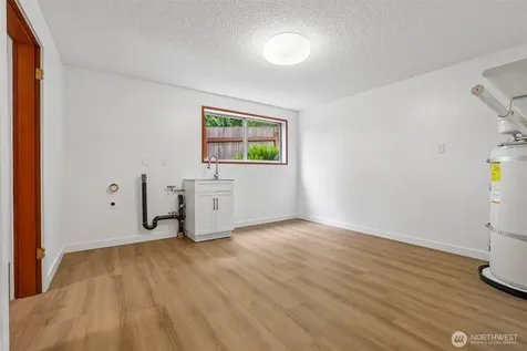 31430 W Lake Morton Drive SE Kent WA 98042