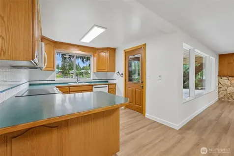 31430 W Lake Morton Drive SE Kent WA 98042