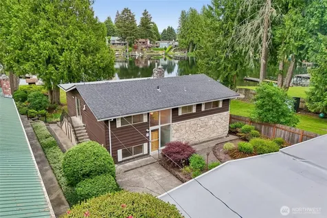 31430 W Lake Morton Drive SE Kent WA 98042