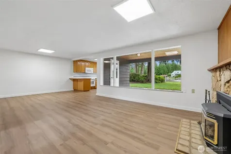 31430 W Lake Morton Drive SE Kent WA 98042