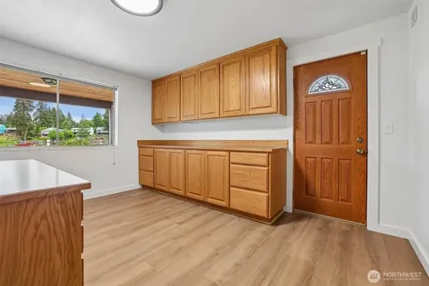 31430 W Lake Morton Drive SE Kent WA 98042