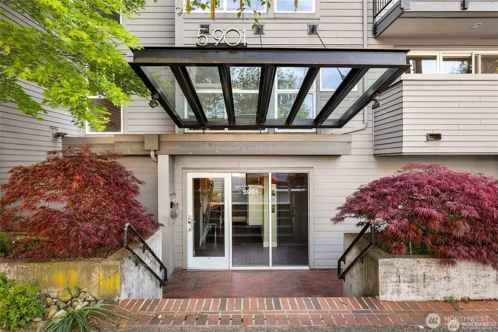 5901 Phinney Avenue N Seattle WA 98103