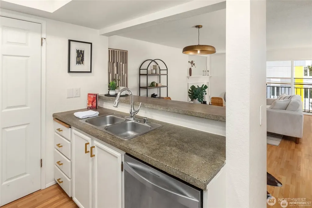 5901 Phinney Avenue N Seattle WA 98103