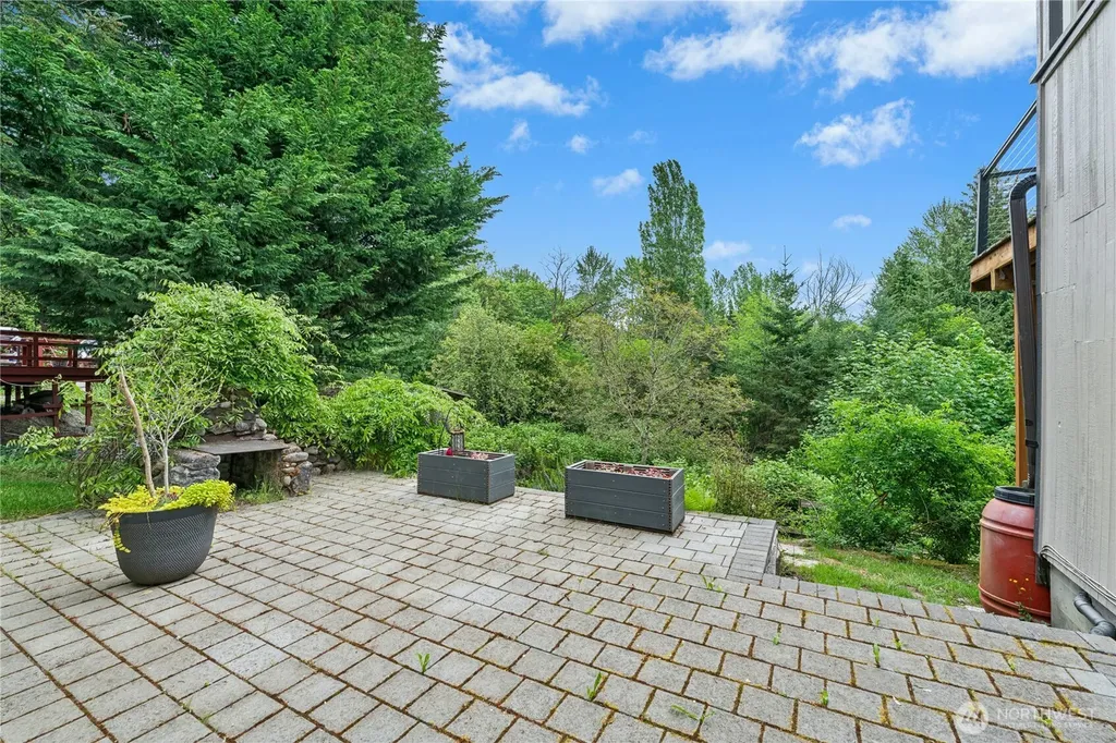 5630 21st Avenue SW Seattle WA 98114