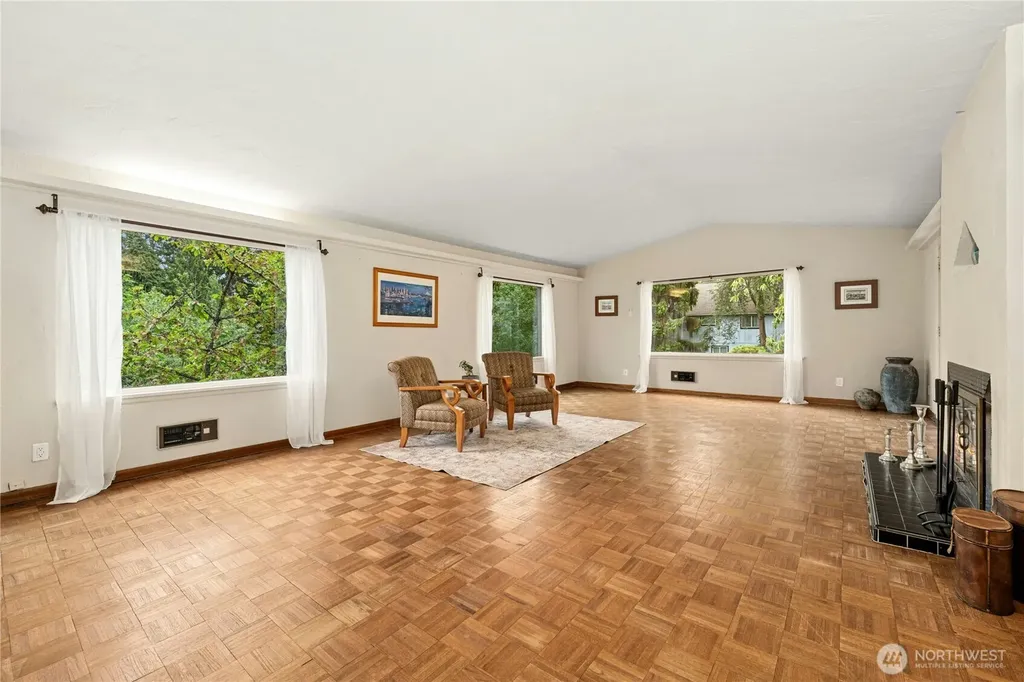 5630 21st Avenue SW Seattle WA 98114
