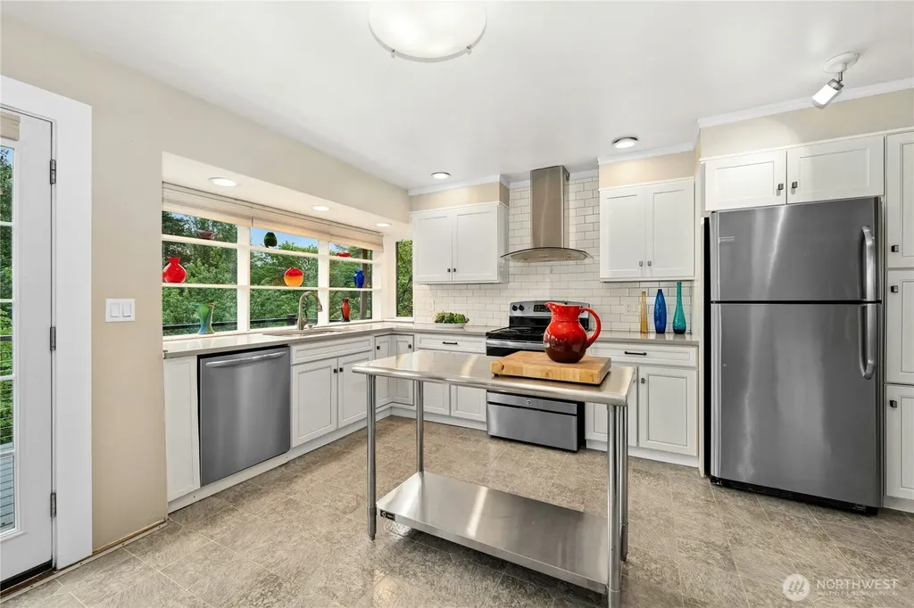 5630 21st Avenue SW Seattle WA 98114