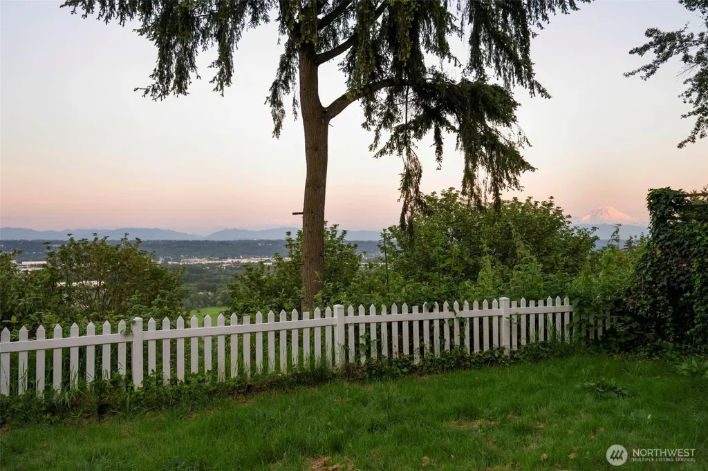 20826 Military Road S Seatac WA 98198