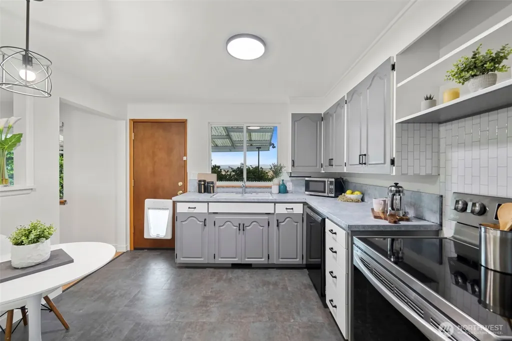 20826 Military Road S Seatac WA 98198