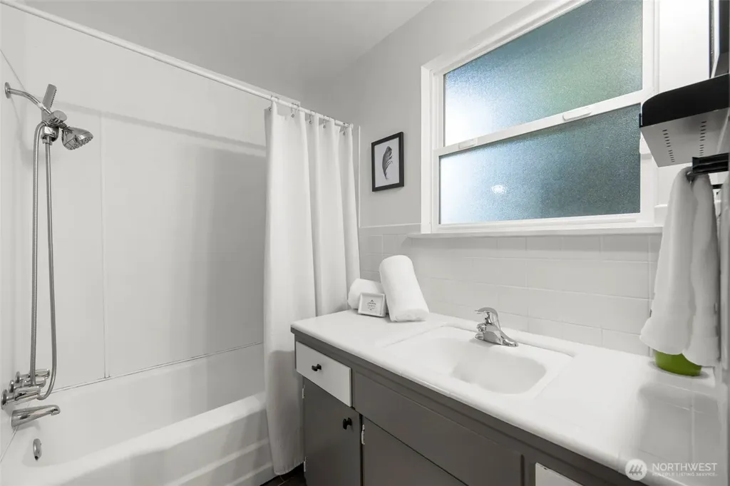 20826 Military Road S Seatac WA 98198