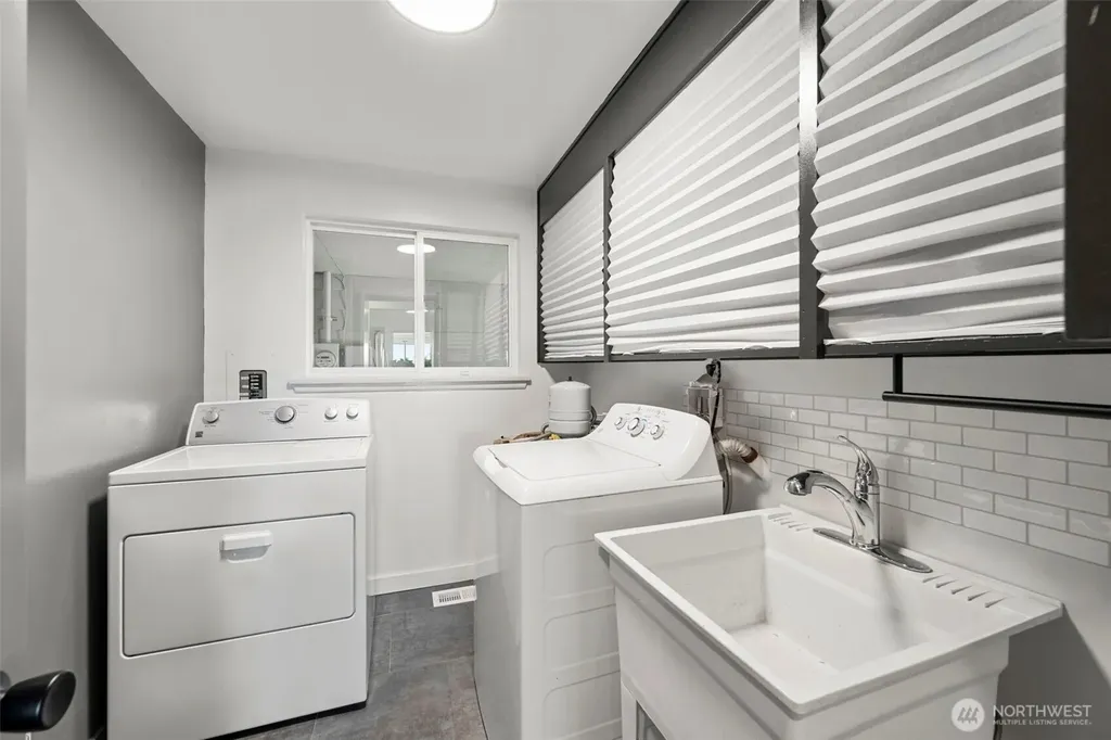 20826 Military Road S Seatac WA 98198