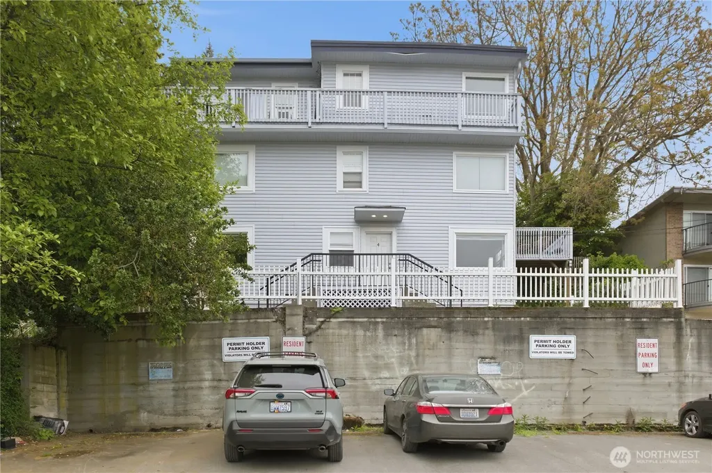 1401 W Bertona Street Seattle WA 98119