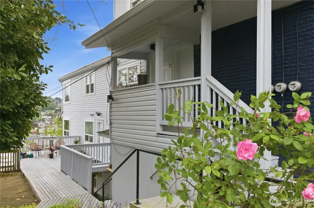 1401 W Bertona Street Seattle WA 98119