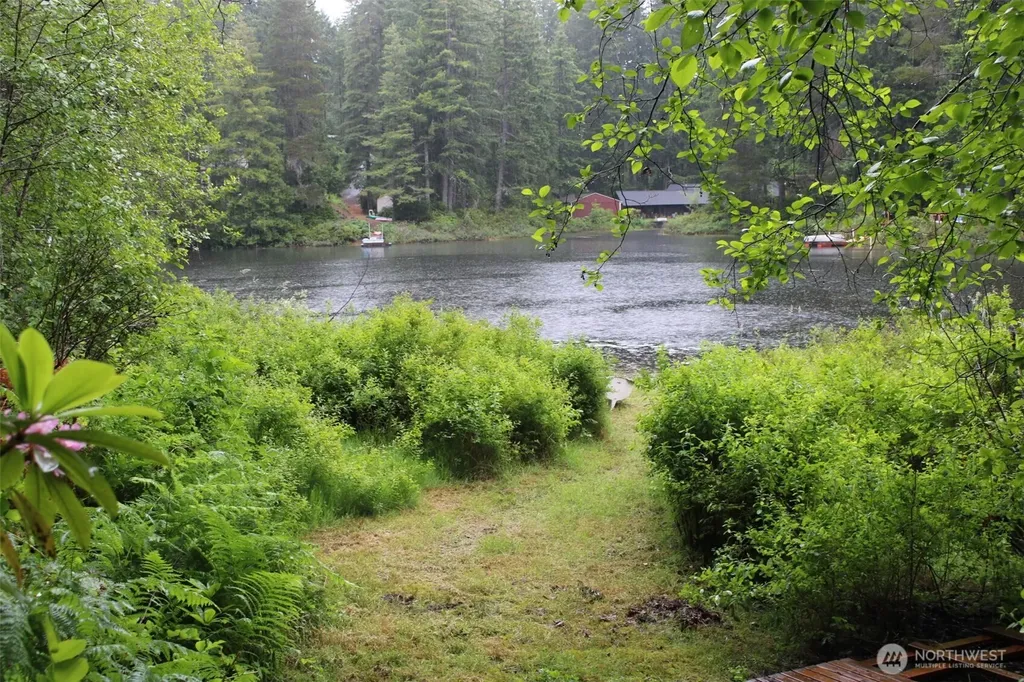 291 Collins Lake Drive Belfair WA 98528