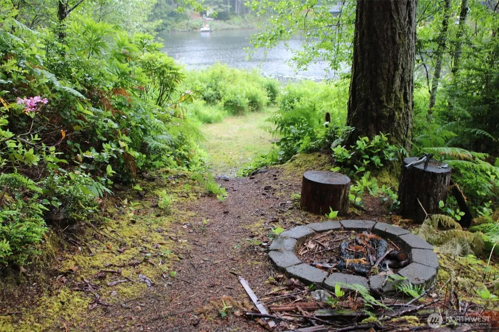 291 Collins Lake Drive Belfair WA 98528