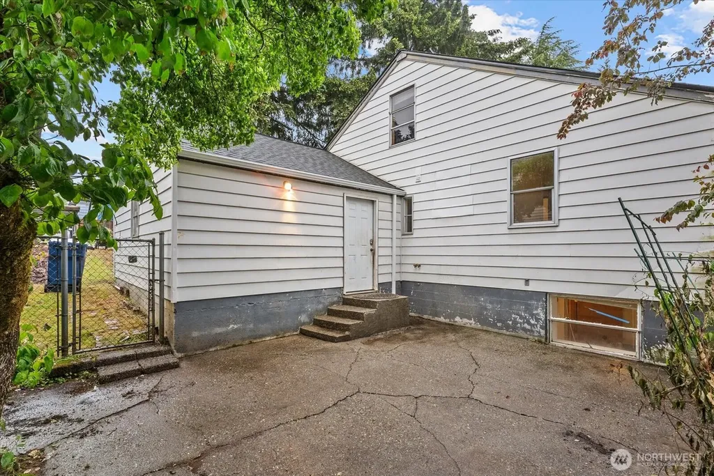 11857 22nd Avenue SW Burien WA 98146