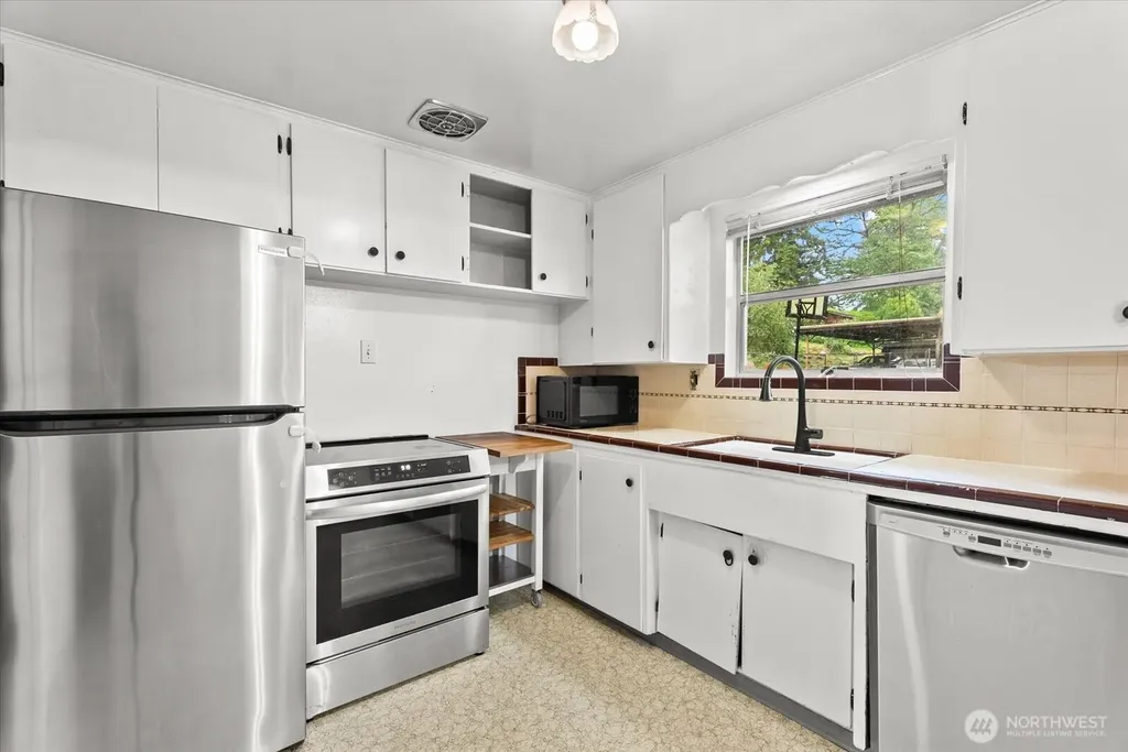 11857 22nd Avenue SW Burien WA 98146