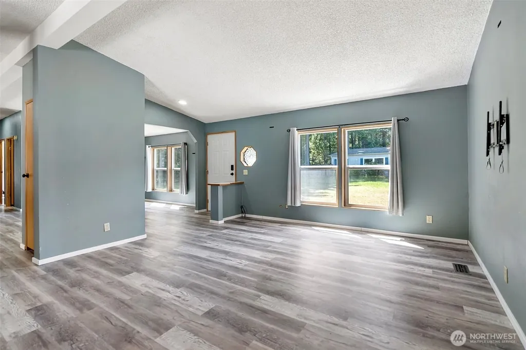 2084 Hastings Lane SE Port Orchard WA 98367