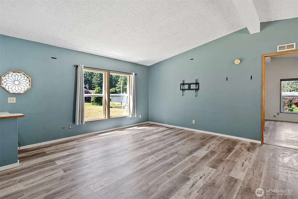 2084 Hastings Lane SE Port Orchard WA 98367