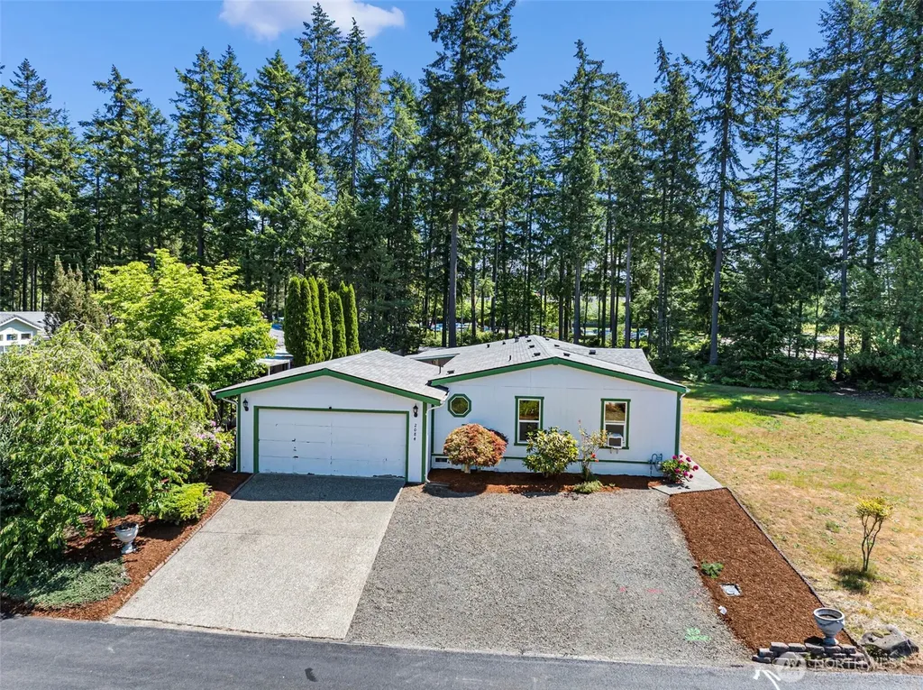 2084 Hastings Lane SE Port Orchard WA 98367