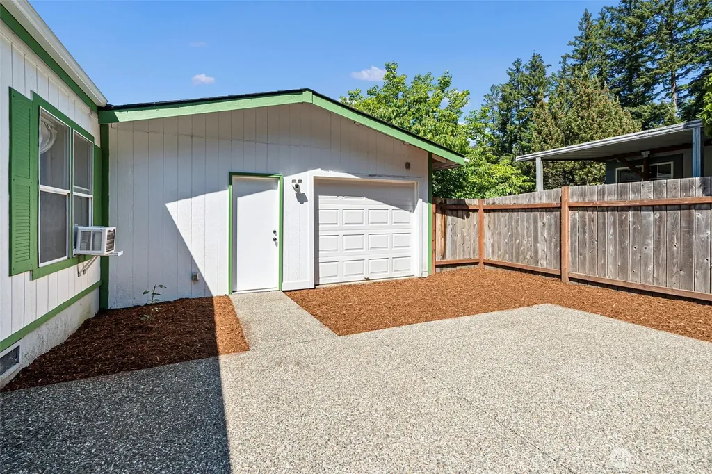 2084 Hastings Lane SE Port Orchard WA 98367